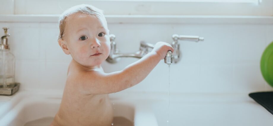 Photo cold showers for immunity