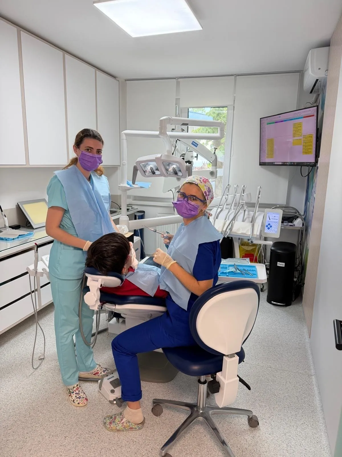 Pacient la tratament stomatologic cu laser